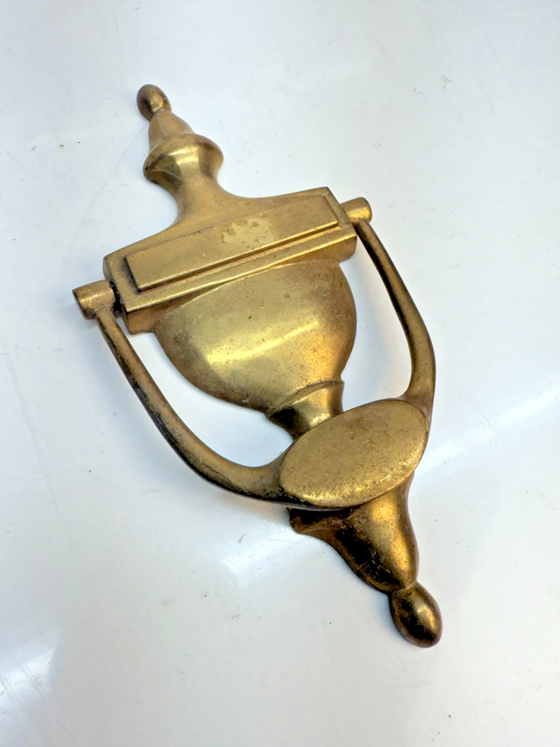 VINTAGE ANTIQUE BRASS TRADITIONAL DOOR KNOCKER 7.5" B68-16