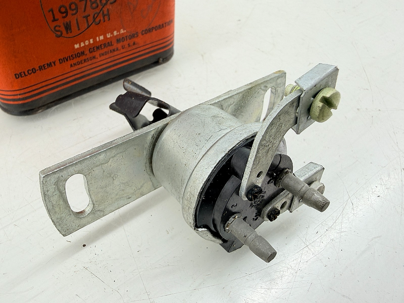 NOS 1950 - 1954 CHEVROLET BACK UP SWITCH AUTOMATIC TRANSMISSION 1997865 C71-35