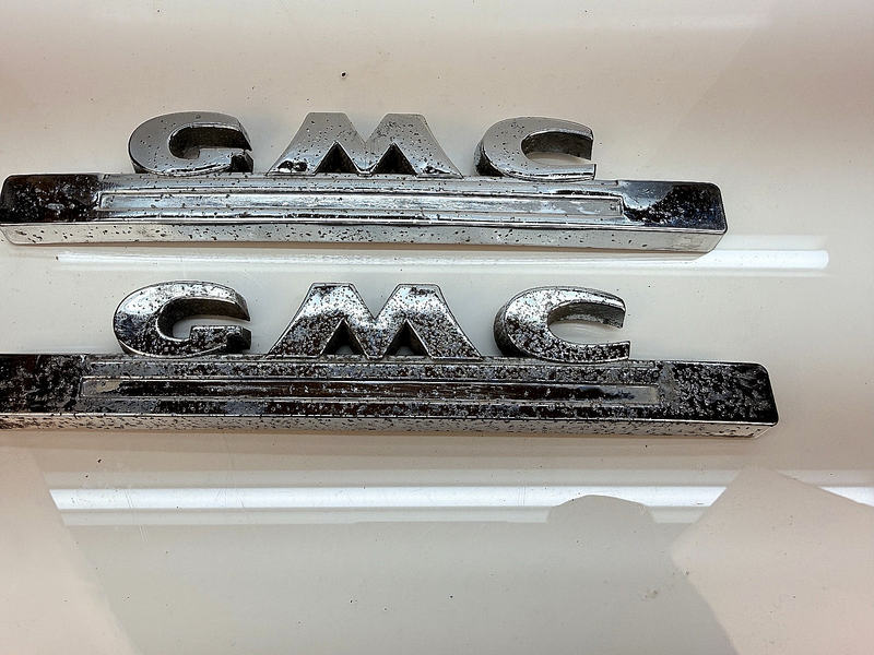 OEM 1947-1953 GMC Truck PAIR Hood Side Emblems Chrome 2223966 E8-29