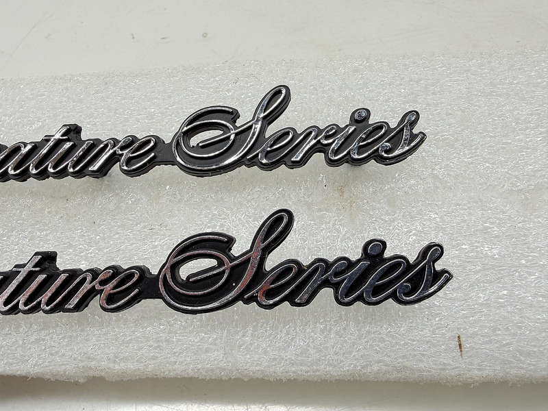 OEM 1980 - 1988 LINCOLN TOWN CAR SIGNATURE SERIES EMBLEMS KBC-1800670 E9-10