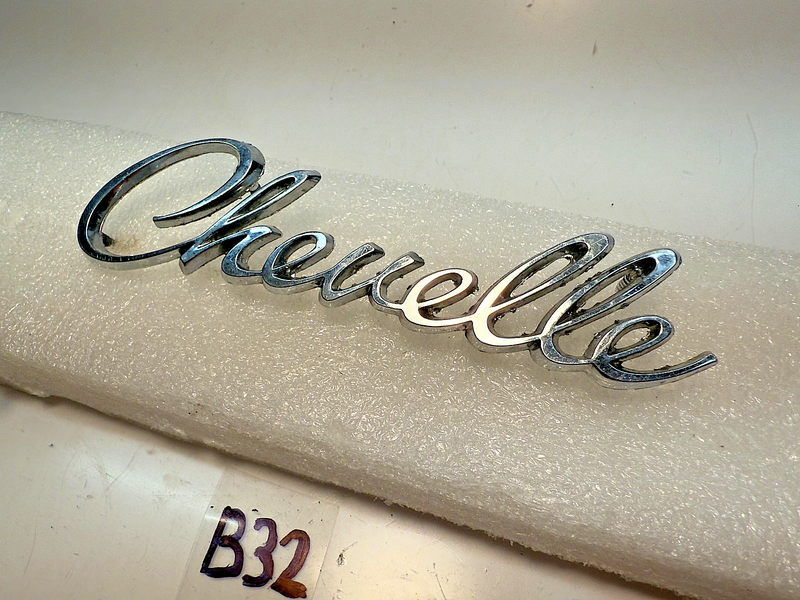 VINTAGE 1968 CHEVY CHEVELLE REAR DECK EMBLEM SCRIPT 7740129 GM B32-44