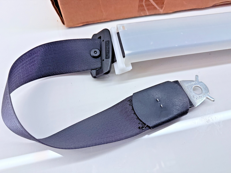 New GM 19167314 2007-2014 Silverado Sierra Front Center BenchSeat Belt Kit C30-1