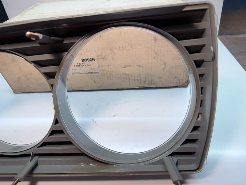 NOS OEM Mercedes Benz W123 240D 300D 300TD Right Head Light Trim C6-3