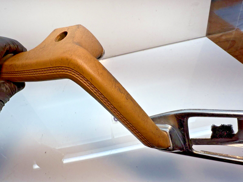 OEM 1979 - 1985 Mercedes W123 300TD Front Interior Right RH Door Handle C13-8